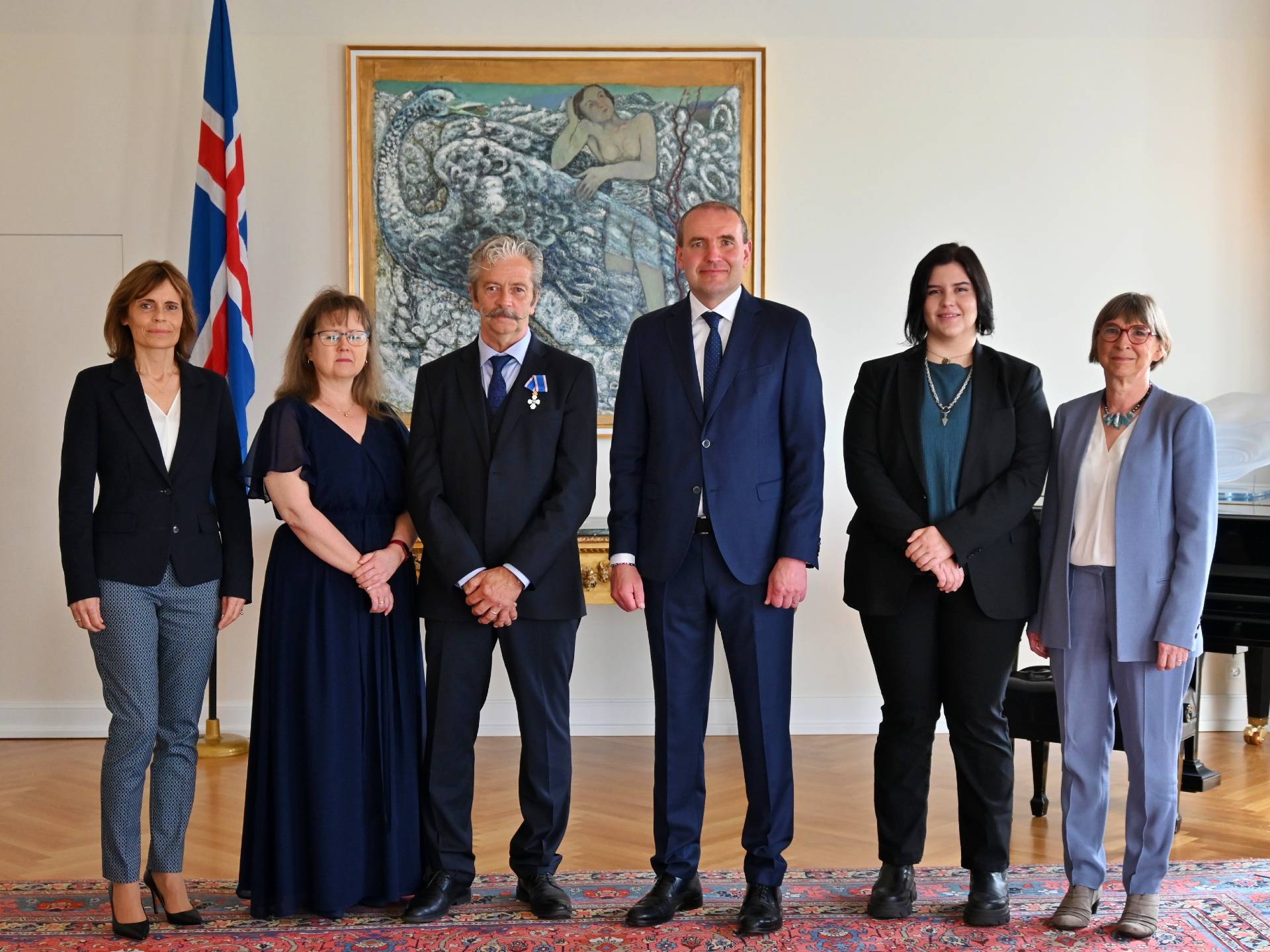 Ambassadør Ingibjörg, Nina og Petter Jonny Rivedal, Islands president Guðni Th Jóhannesson, Thea Rivedal og ambassadør Aud-Lise 